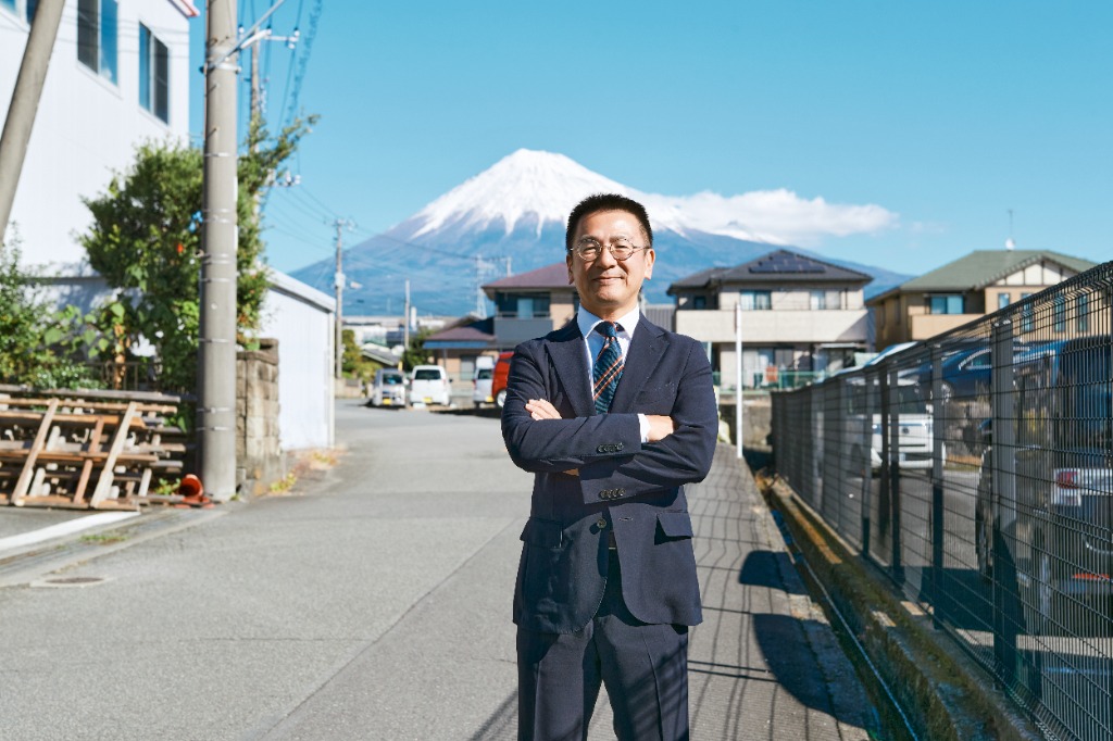ABOUT 編集長